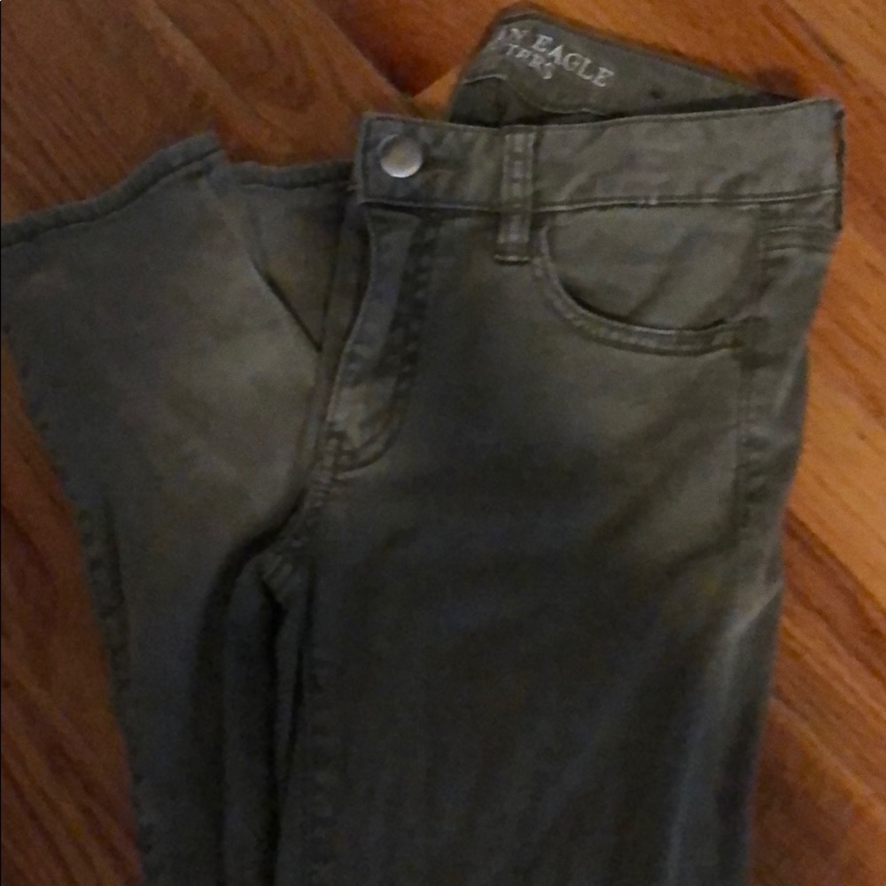 Capri jeggings, army green and super cute